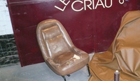 Avant la réparation de l'intérieur cuir de cette voiture