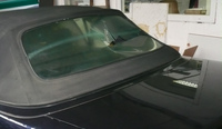Avant la réparation de la lunette arrière de cette voiture
